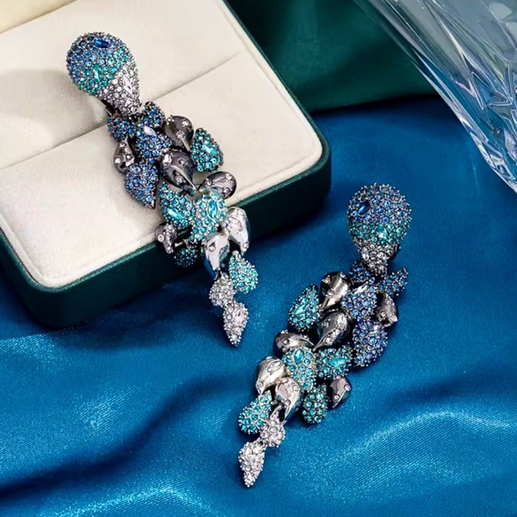 Alexis Bittar Crystal Ombré Paisley Clip-on Earrings - Picture 3 of 4